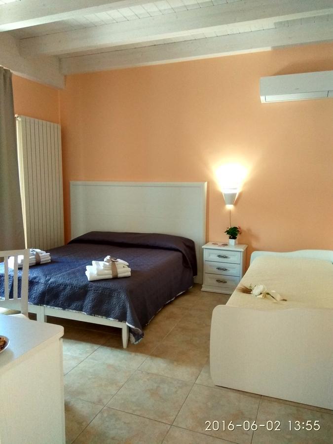 Bed and Breakfast Le Camelie Marina di Ginosa Номер фото