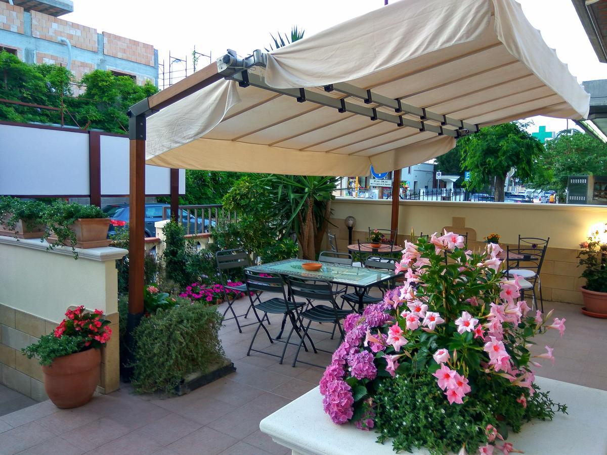 Bed and Breakfast Le Camelie Marina di Ginosa Екстер'єр фото