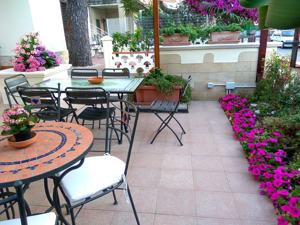 Bed and Breakfast Le Camelie Marina di Ginosa Екстер'єр фото