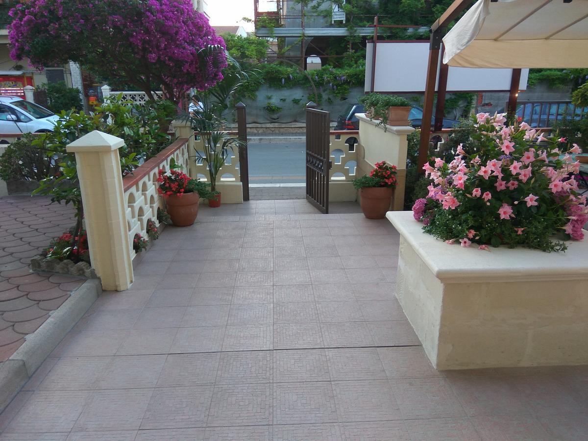 Bed and Breakfast Le Camelie Marina di Ginosa Екстер'єр фото