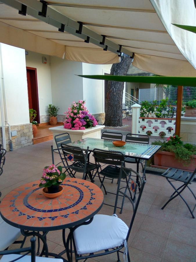 Bed and Breakfast Le Camelie Marina di Ginosa Екстер'єр фото